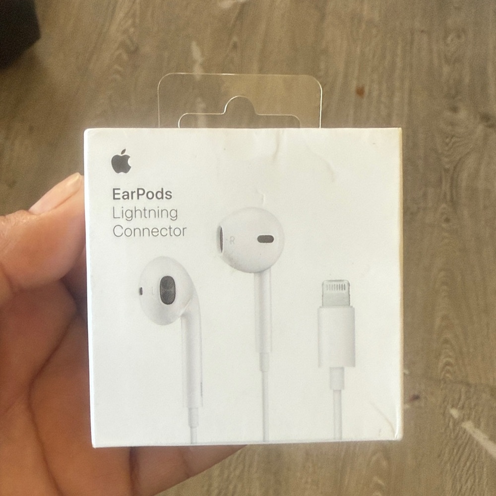 Apple EarPods with Lightning Connector in White